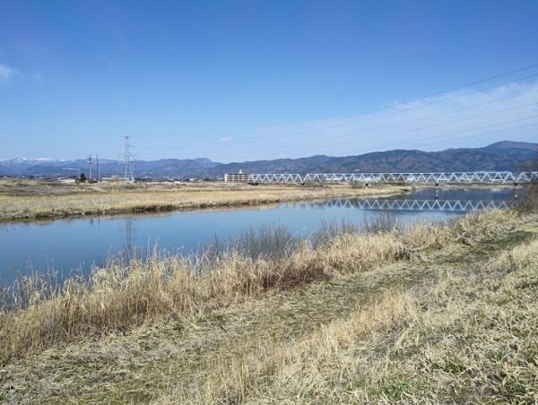 阿武隈川の鉄橋が川面に映える