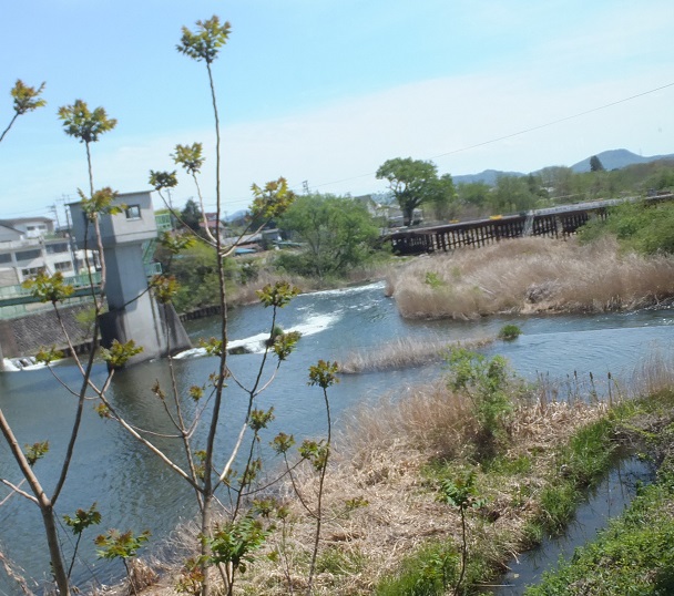 飯坂温泉駅駅舎から見た右手