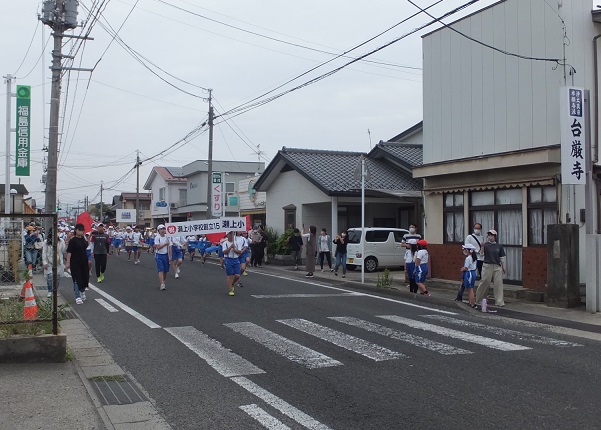 瀬上小、鼓笛パレード